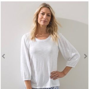 NWT Chicos 3/4 puff sleeve stub tee. It’s light and goes with everything!